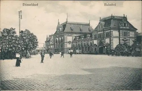 Ansichtskarte Düsseldorf Hauptbahnhof - belebt, Kutschen 1922
