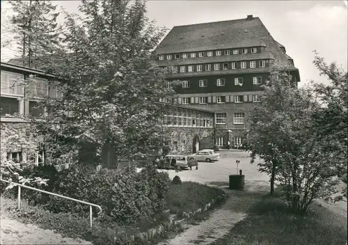 Altenberg (Erzgebirge) Sanatorium "Raupennest" mit DDR Autos 1984