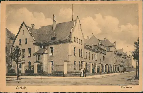 Ansichtskarte Krefeld Crefeld Straßenpartie Kaserne 1924