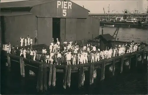 Foto  Gruppenfoto am Hafen Pier 5 (frühe Fotokunst) 1920 Privatfoto