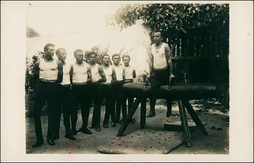 Foto  Turnerschaft am Barren  Sport Turnen GUT HEIL LUdwig Jahn 1924 Privatfoto