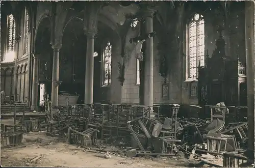 Militär 1.WK Zerstörung Kirchen Innenraum Privatfoto-AK Frankreich France