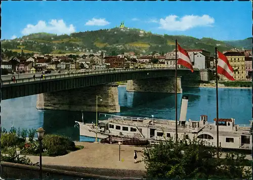 Ansichtskarte Linz Schiffsanlegestelle Donau Schiff, Brücke, Flaggen 1960