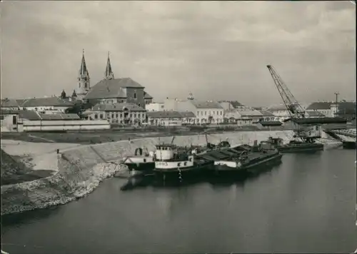 Komorn Komárom (Komárno) Schiffe Schifffahrt Hafen  Binnenschiffen 1970