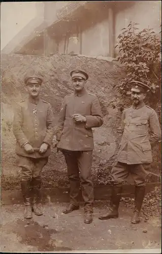Foto  Soldaten vor Fabrik Frankreich WK1 1918 Privatfoto