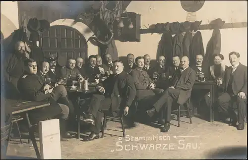Foto  Stammtisch Schwarze Sau Männer Soldaten WK1 1918 Privatfoto