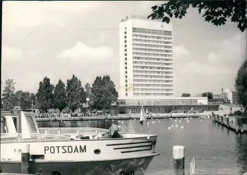 Ansichtskarte Potsdam Hafenbecken Motorboot Interhotel 1967