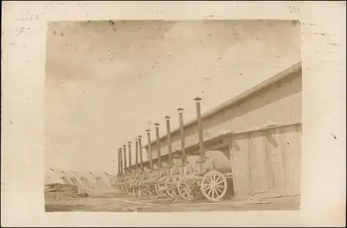 WK1 Militaria Gulaschkanonen Versorgungsfahrzeuge im Lager 1918 Privatfoto