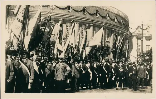 Foto Hannover Fahnensektionen an der Kuppelhalle 1932 Privatfoto