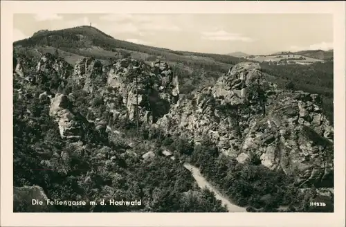 Ansichtskarte Zittau DDR Postkarte Felsen-Gasse m.d. Hochwald 1956