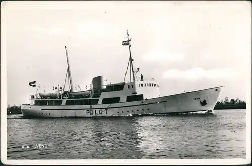 Schiffsfoto Ship-Photo M.S. VENU in Bombay, Schiff Fahrgastschiff 1950