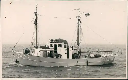 Foto  Fischerboot/Kutter auf hoher See 1963 Privatfoto