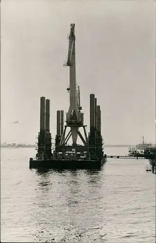.Niederlande "De Lepelaar" van Rijkswaterstaat in de haven van Rotterdam 1968