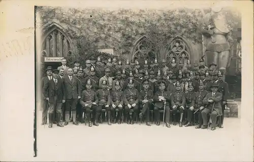 Fotokunst Polizisten Aufstellung vor Polizeiwache 1910 Privatfoto