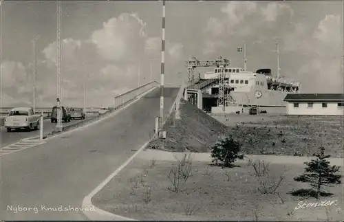 Nieburg Nyborg Knudshoved Hafen mit Autos Ubergang zum Fährschiff 1955