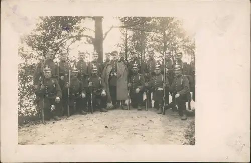 Soldaten mit Pickelhaube u. Anführer Echtfoto-AK Bähr Dresden 1915