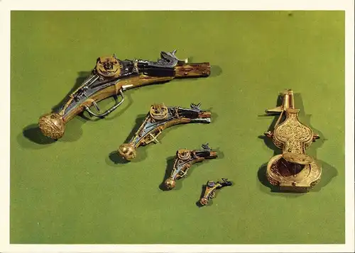 Ansichtskarte  Miniaturpistolen, Kugelzangen, Pulverflasche mit Kompaß 1983