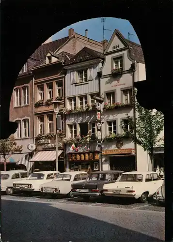 Düsseldorf Altstadt (Marktstraße) Kneipe, div. Autos Ford, Mercedes, Opel  1960