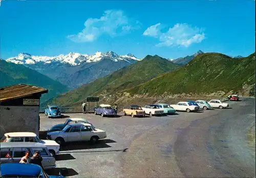 Südtirol Passo del Giovo Jaufenpass Parkplatz  Auto Modelle ua. VW Käfer 1980