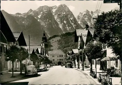 Ansichtskarte Kuchl Strassen Partie Lokale und alte Autos 1950