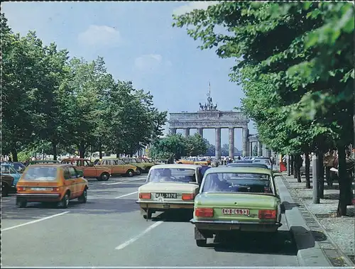 Mitte-Berlin Unter den Linden, Autos Verkehr ua. VW Golf, Brandenburger Tor 2000