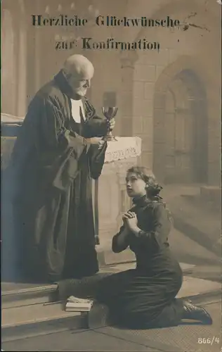 Religion & Glückwunsch Konfirmation Mädchen knieend vor Pfarrer 1920