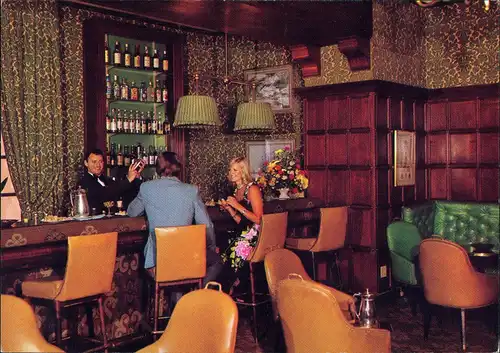 Kapstadt Kaapstad Lord Nelson Cocktail Bar Innenansicht mit Personen 1974