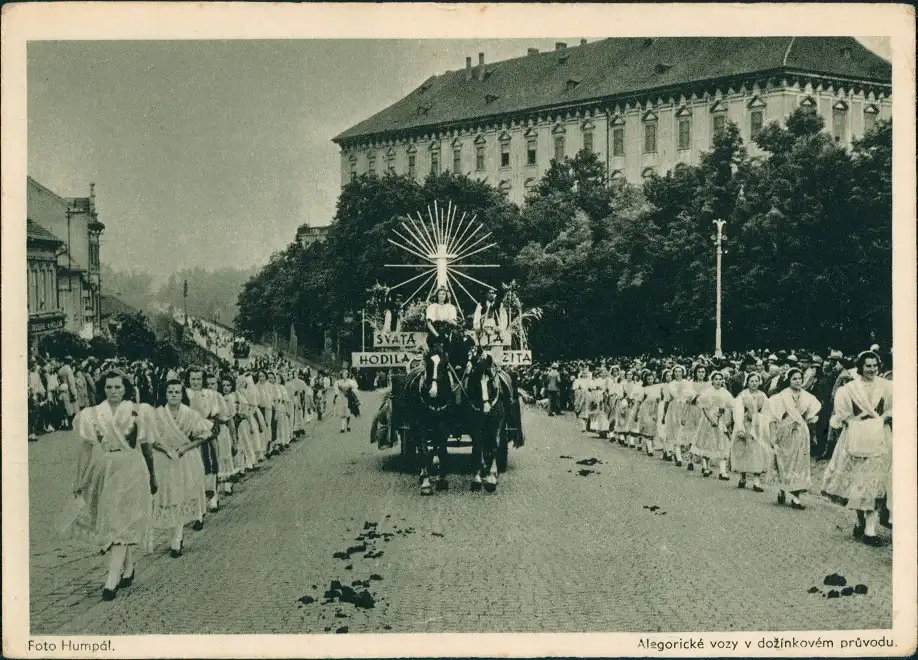 Roudnice nad Labem Zahájení žní - Alegorické vozy v dožínkovém průvodu 1944