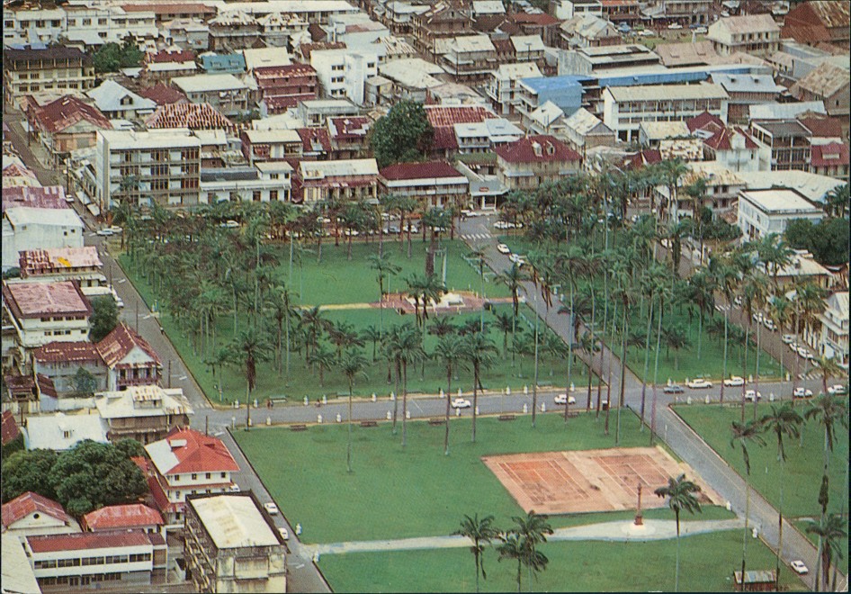 Ville de Cayenne Place des Palmistes Vue Aèrienne Luftaufnahme Aerial