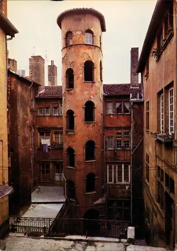 CPA Lyon LE VIEUX LYON Rue du Boeuf La Tour Ronde 1975