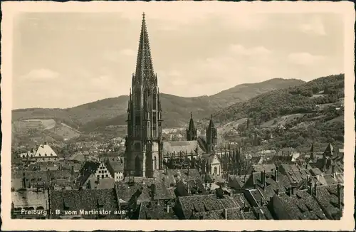 Ansichtskarte Freiburg im Breisgau Münster, vom Martin stor aus 1940