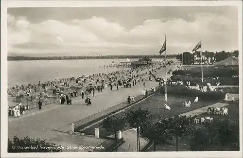 Ansichtskarte Travemünde-Lübeck Strand belebt mit Promenade 1940