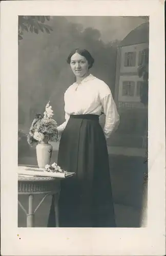 Atelierfoto Schmalz Reutlingen - Frau Rock Bluse Mode Kleidung Fotokunst 1923