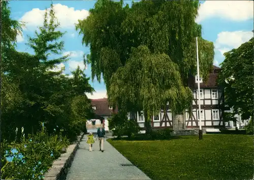 Ansichtskarte Bebra Frau mit Kind-Mädchen vor Rathaus 1960
