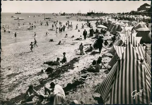 CPA Arcachon Arcaishon Panorama Strand La Plage, Strand belebt 1960