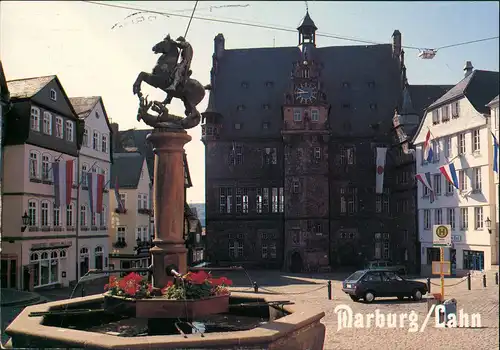 Marburg an der Lahn Stadt Partie mit beflaggten Häuser, Reiter-Denkmal 1989