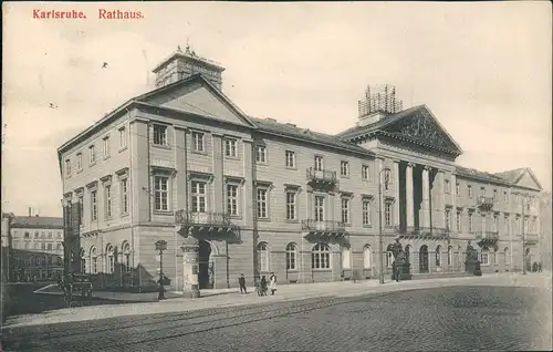Ansichtskarte Karlsruhe Straßen Partie am Rathaus, davor Litfaßsäule 1909