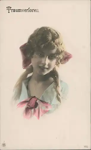 Foto  Traumverloren - junge hübsche Frau 1911 Privatfoto