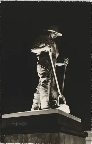 Siegen Siegerländer Hüttenmann Denkmal Standfigur a.d. Siegbrücke 1968