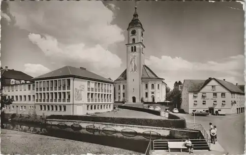Ansichtskarte Bad Wurzach Strassen Partie an der Kirche 1966
