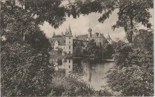 Trockenborn-Wolfersdorf Blick durch die Bäume auf das Schloß 1916