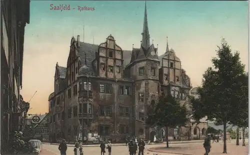 Ansichtskarte Saalfeld (Saale) Rathaus - Straße,belebt 1910