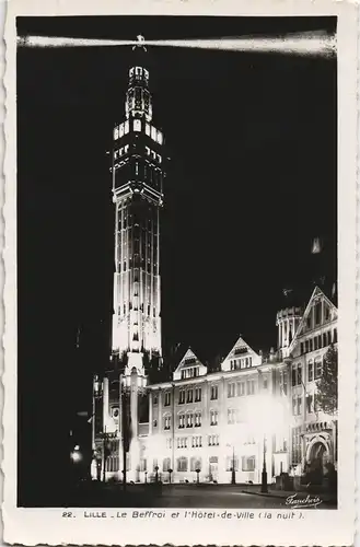 CPA Lille Le Beffroi et l'Hôtelde-Ville (la nuit). 1943