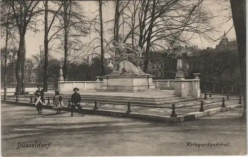 Düsseldorf Krieger-Denkmal Spielende Kinder am Kriegerdenkmal 1910