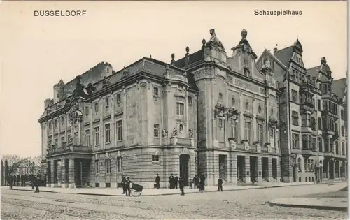 Düsseldorf Straßen Ansicht mit Leuten vor dem Schauspielhaus 1905