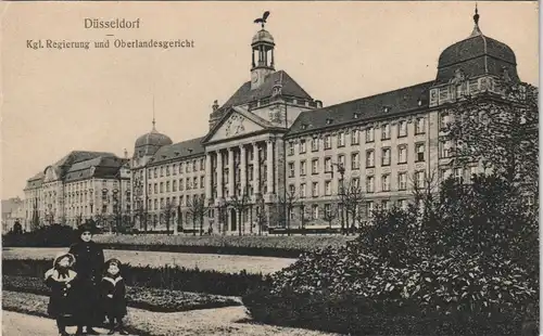 Düsseldorf Mutter & 2 Kinder am Kgl. Regierung und Oberlandesgericht 1910
