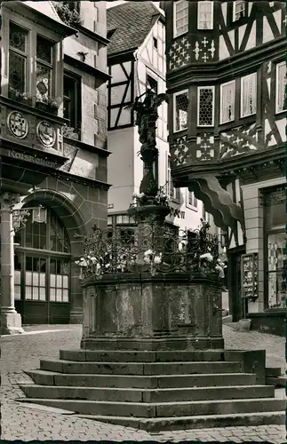 Bernkastel-Kues Berncastel-Cues Fachwerk Häuser am St.-Michael-Brunnen 1960