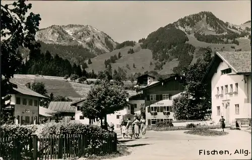 Ansichtskarte Fischen im Allgäu Straßenpartie - Frauen 1961