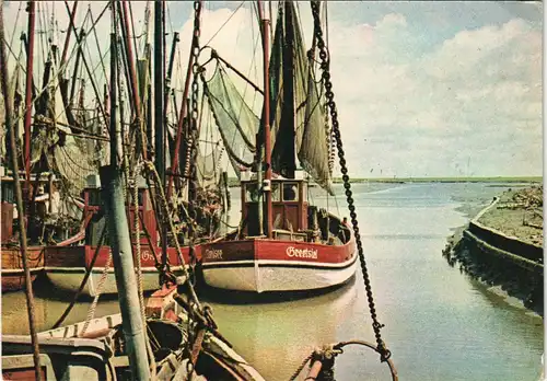 Greetsiel-Krummhörn Hafen Flotte von Fischerbooten (DJH Spendenkarte) 1950