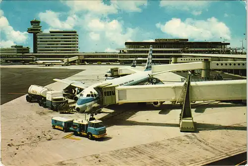 Amsterdam Amsterdam Flughafen Schiphol Aiport Flugzeug an Flugbrücke 1970